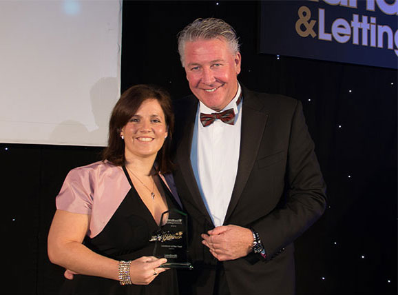 Tommy Walsh Presenting Kelly With An Award For Best HMO Landlord